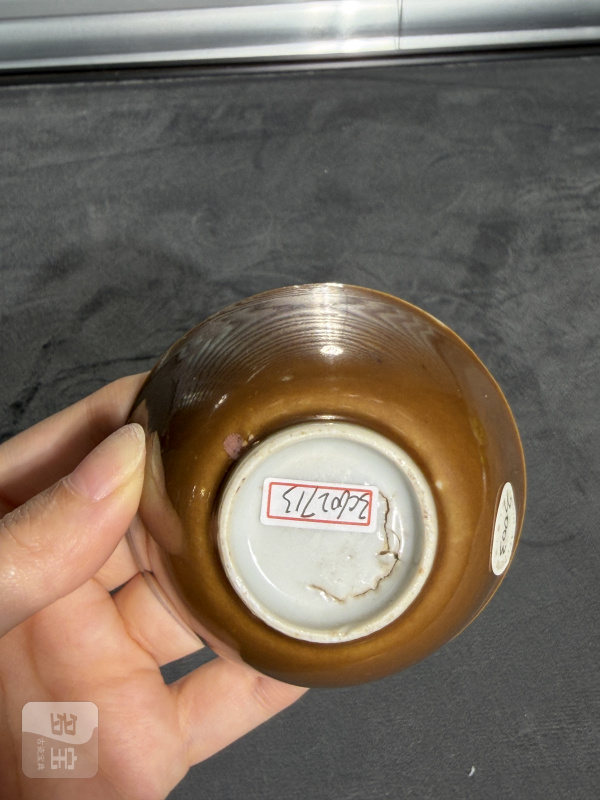 清康熙外酱釉内青花洞石花卉纹小杯 - 图6